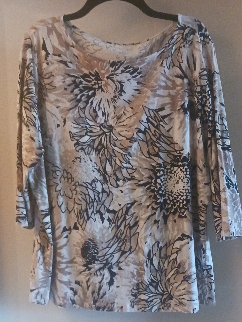 Appleseed's Beige and Navy Floral 3/4 Long Sleeve Top